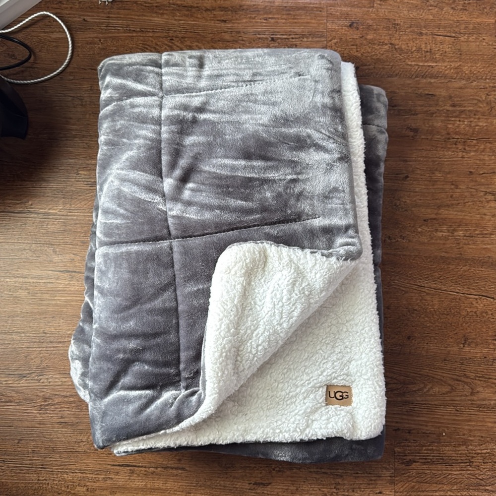 UGG Avery Throw Blankey